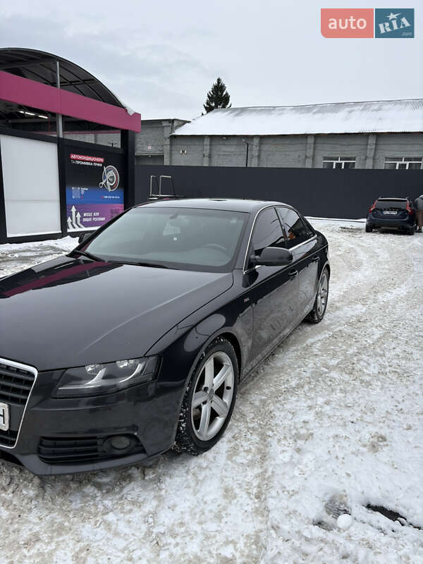 Седан Audi A4 2010 в Львове