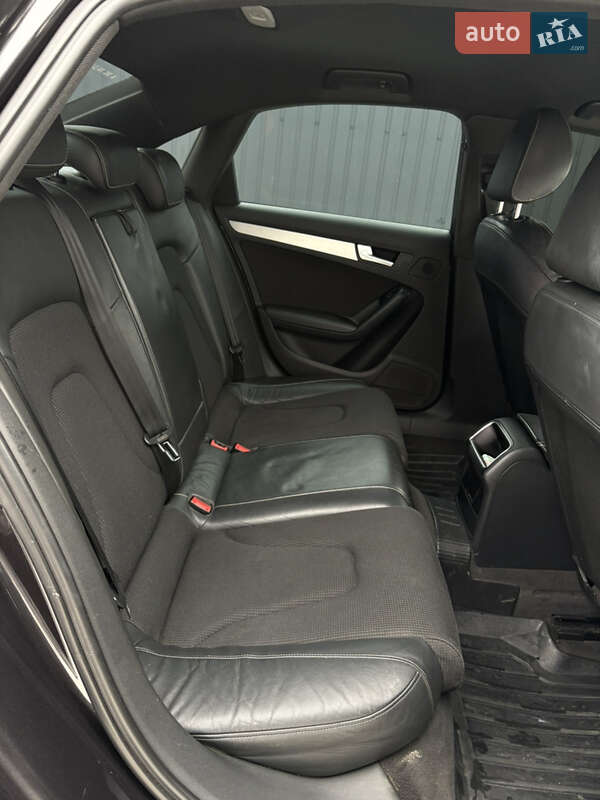 Седан Audi A4 2010 в Львове