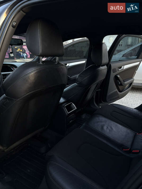 Седан Audi A4 2010 в Львове