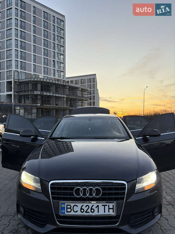 Седан Audi A4 2010 в Львове