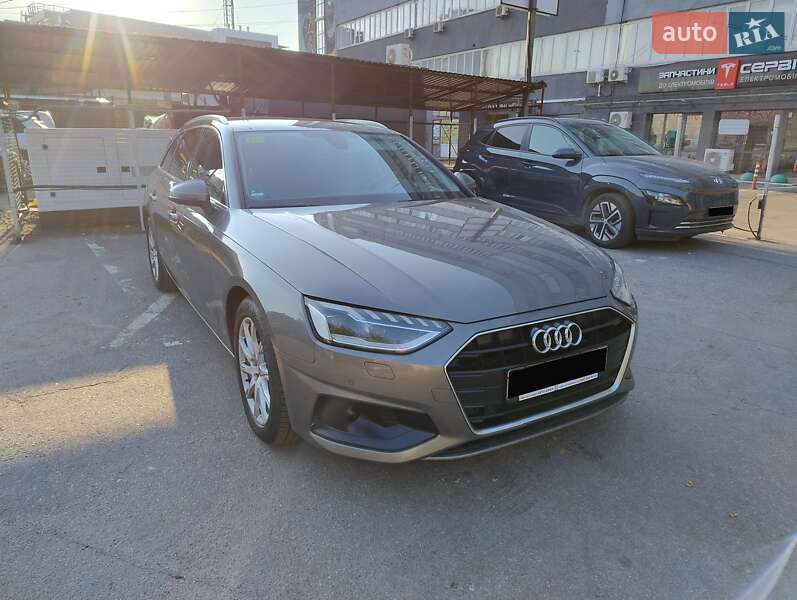 Универсал Audi A4 2022 в Киеве