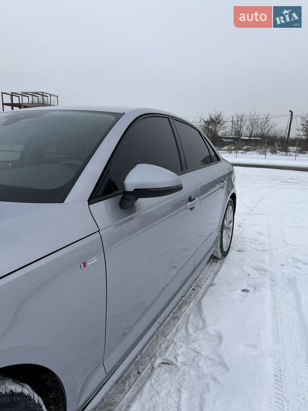 Седан Audi A4 2018 в Киеве
