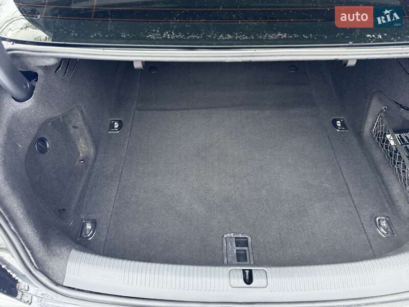 Седан Audi A4 2017 в Кривом Роге