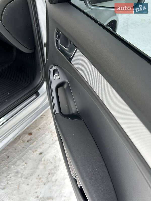 Седан Audi A4 2013 в Харькове