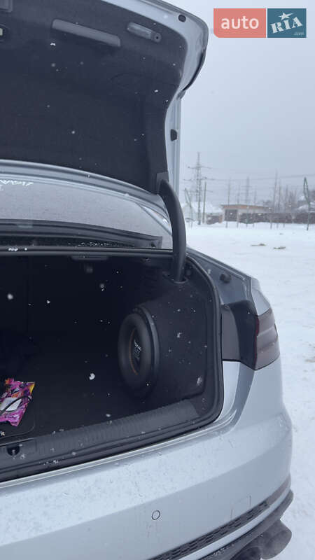 Седан Audi A4 2018 в Буче