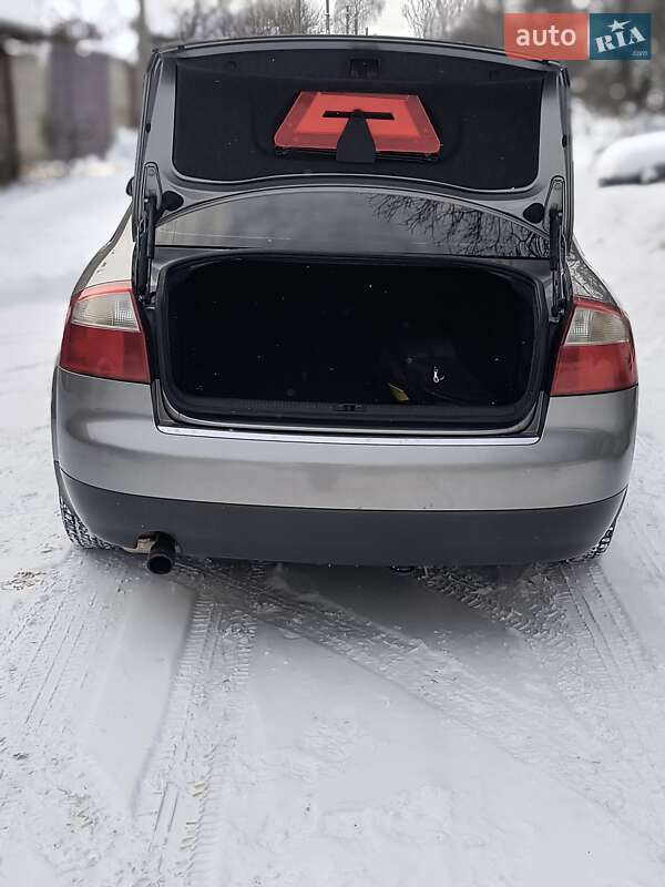 Седан Audi A4 2001 в Чугуеве