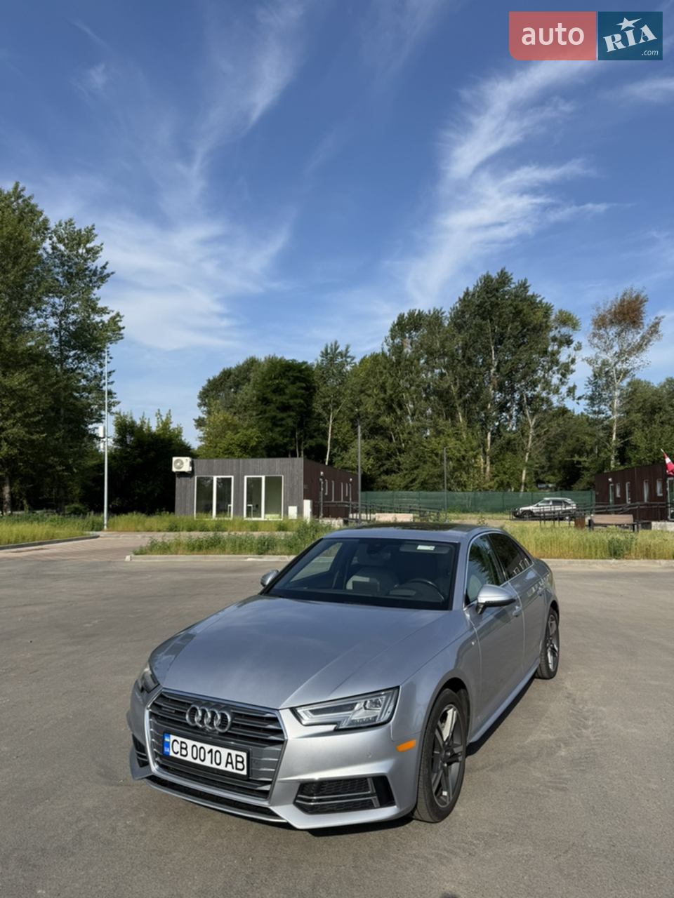 В авто є абсолютно все 
-повний привід
-задні фонарі Європа 
-підігрів всіх сидінь 
-підігрів руля
-вентиляція сидінь 
-проекція 
-камери 360 
-датчики світла,дощу,сліпих зон
-чорна стеля
-відкривання багажника без рук
-музика Bang & Olufsen
-старт/стоп
-шторки на задніх вікнах
-електрона панель приладів
-декоративна підсвітка салону
-люк
-3х зонний клімат 
-без ключовий всі двері 
-підігрів дзеркал
-складання дзеркал
-2 комплекта гуми,2 комплекти коврів 
-повністю обслужена  
-Audi pre sense
-підрульові пелюстки 
