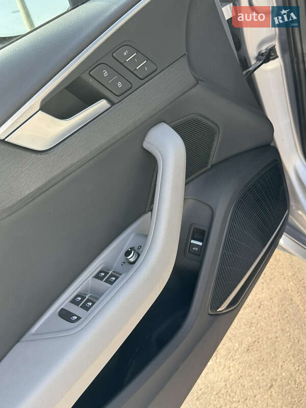 Седан Audi A4 2017 в Чернігові