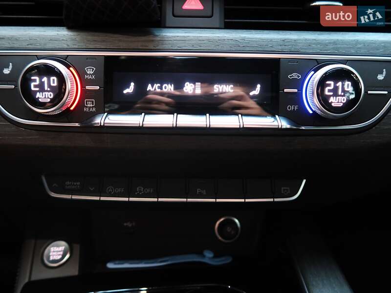 Седан Audi A4 2022 в Киеве