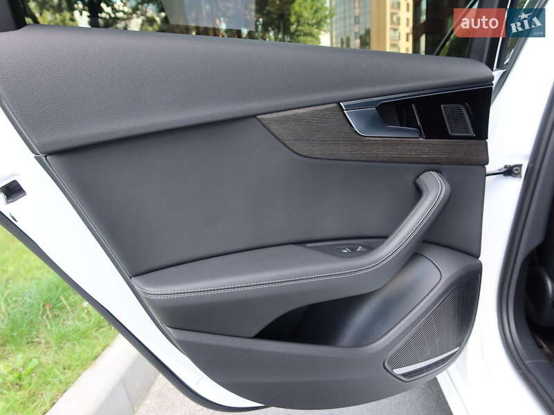 Седан Audi A4 2022 в Киеве