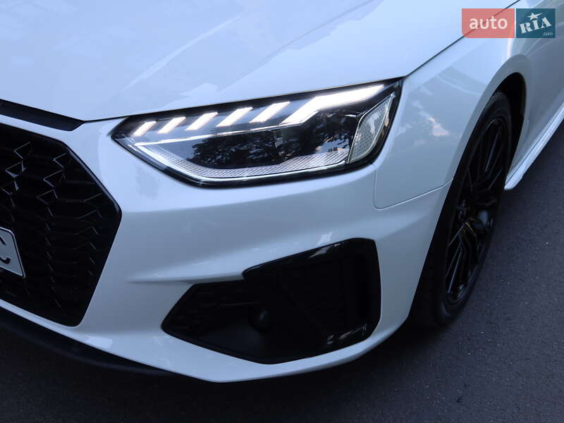 Седан Audi A4 2022 в Киеве
