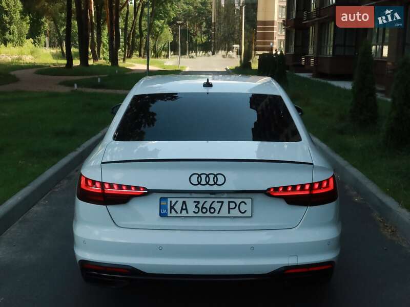 Седан Audi A4 2022 в Киеве