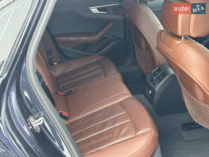 Седан Audi A4 2018 в Луцке