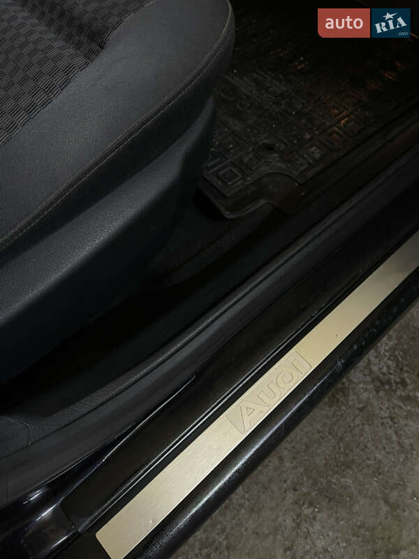 Седан Audi A4 2000 в Виннице