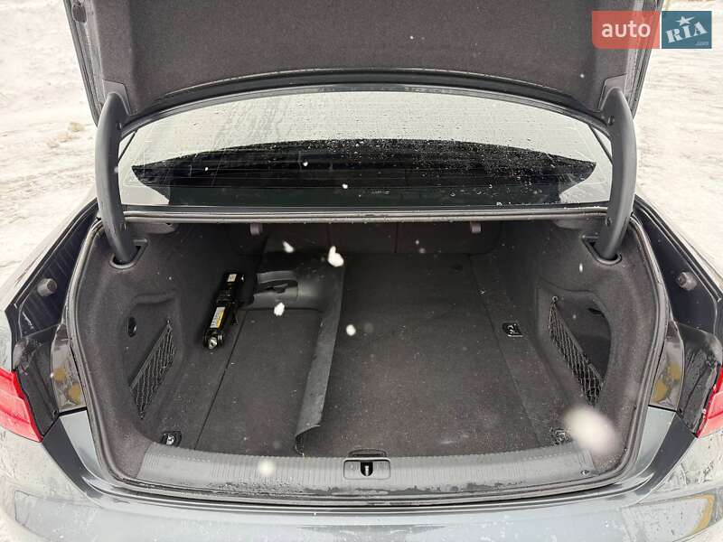 Седан Audi A4 2016 в Луцке
