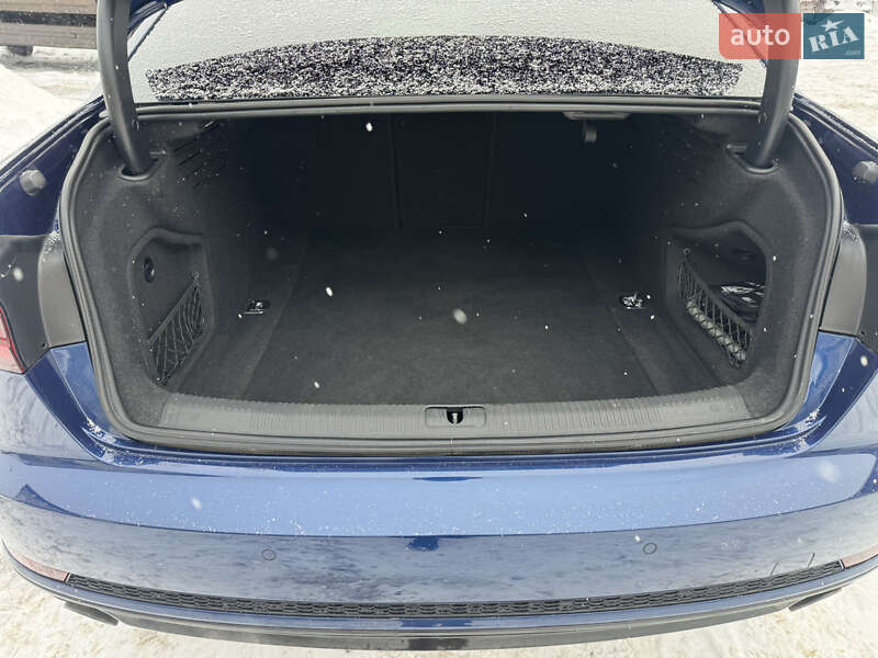 Седан Audi A4 2017 в Хмельницькому