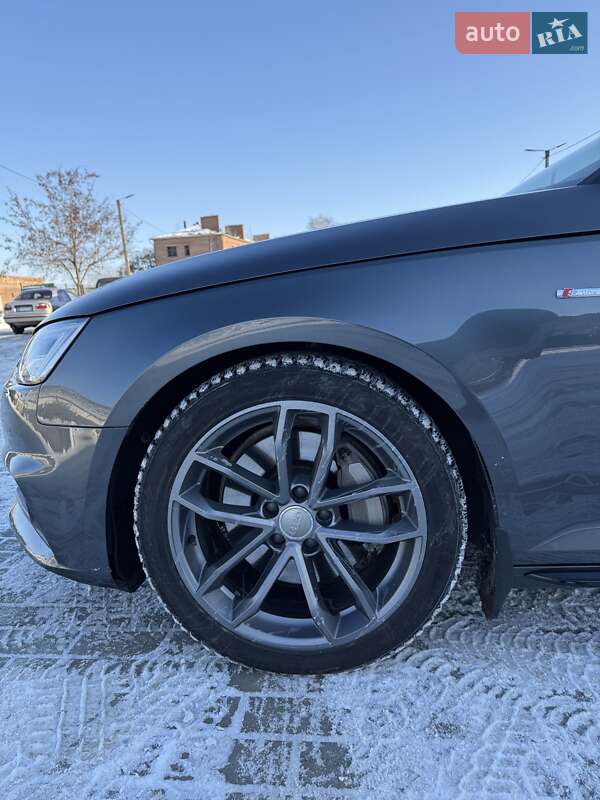 Седан Audi A4 2019 в Ромнах