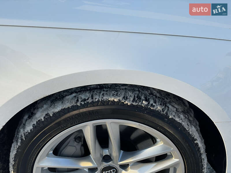 Седан Audi A4 2016 в Киеве