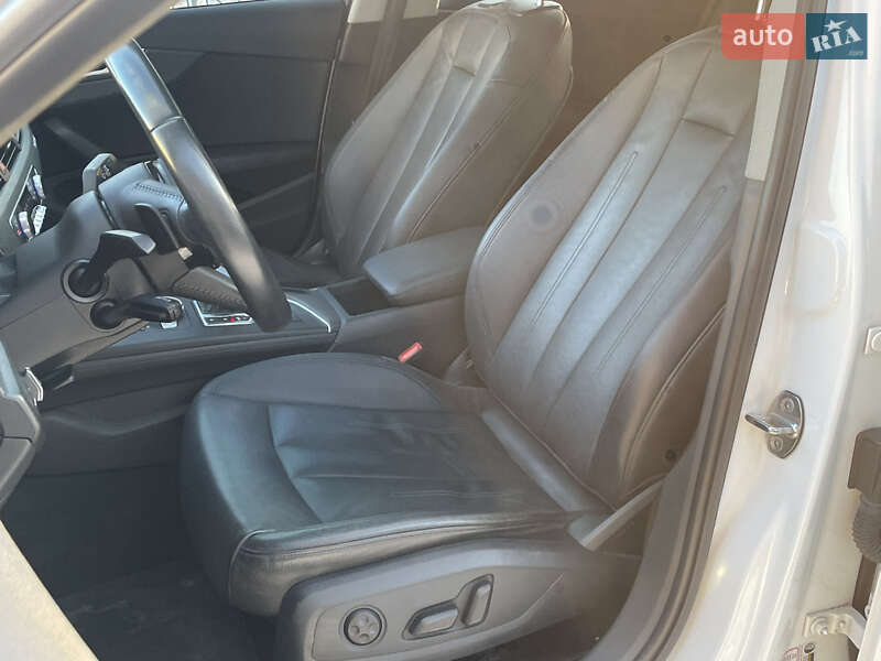 Седан Audi A4 2016 в Киеве