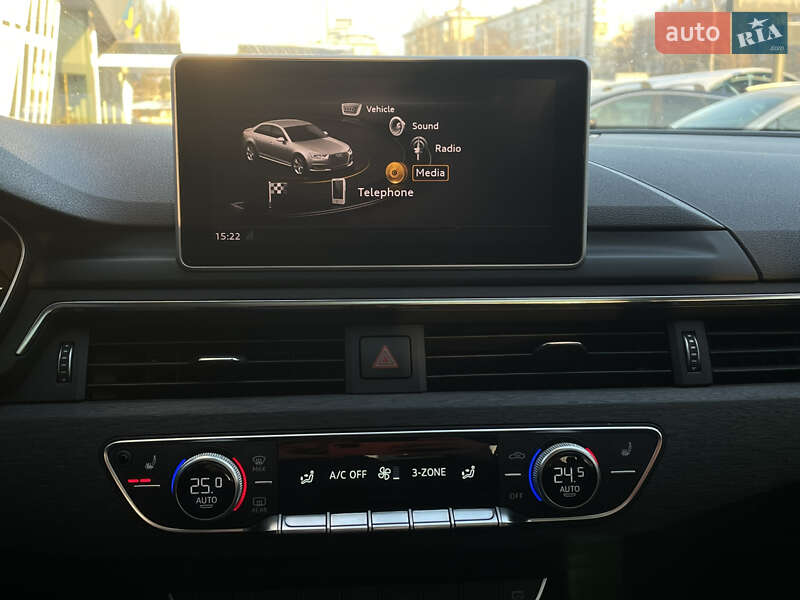 Седан Audi A4 2016 в Киеве