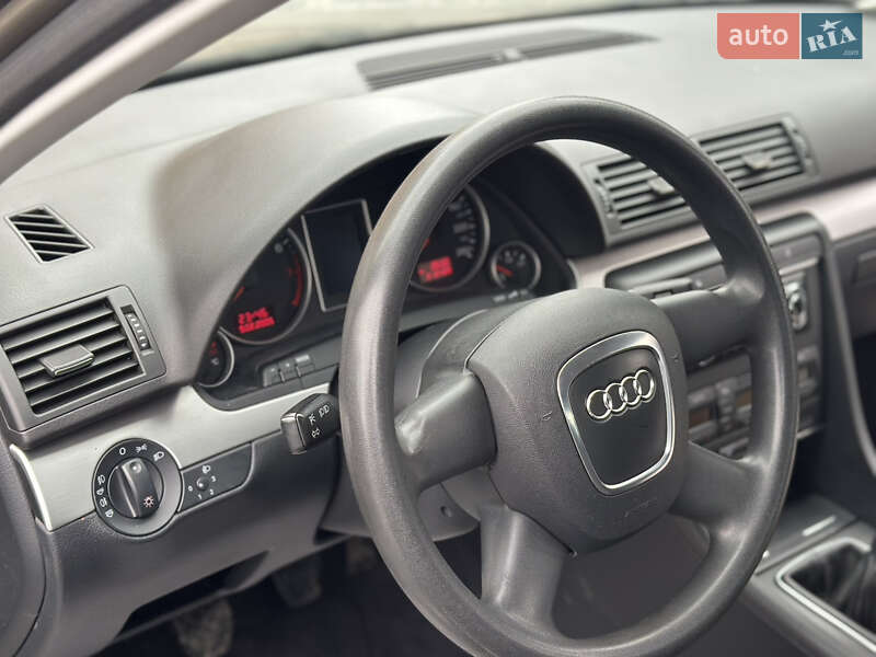 Седан Audi A4 2006 в Староконстантинове