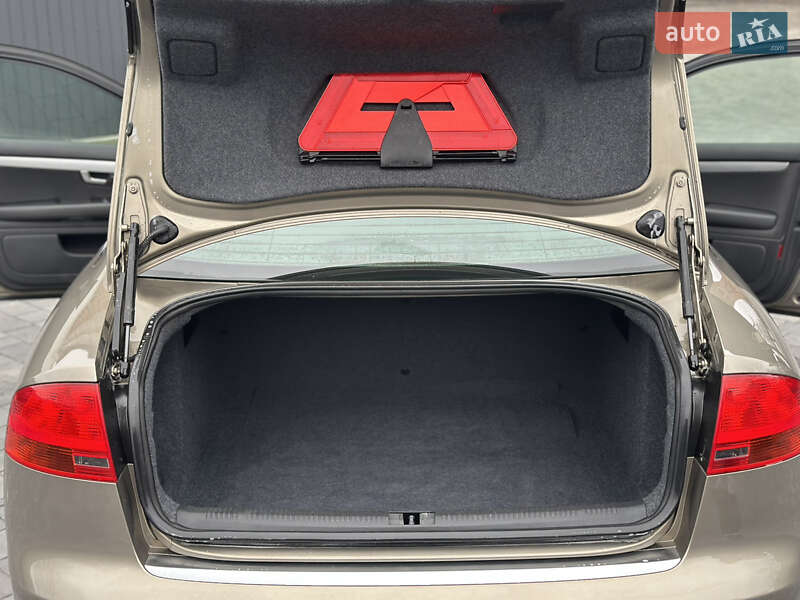 Седан Audi A4 2006 в Староконстантинове