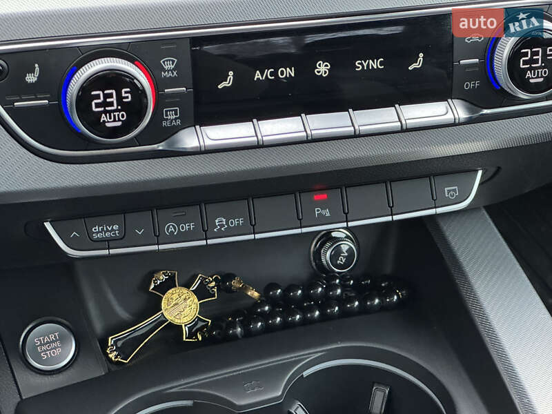 Седан Audi A4 2016 в Харкові