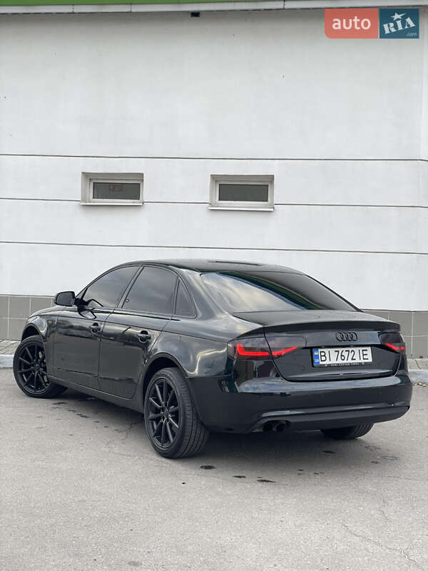 Седан Audi A4 2012 в Кременчуці