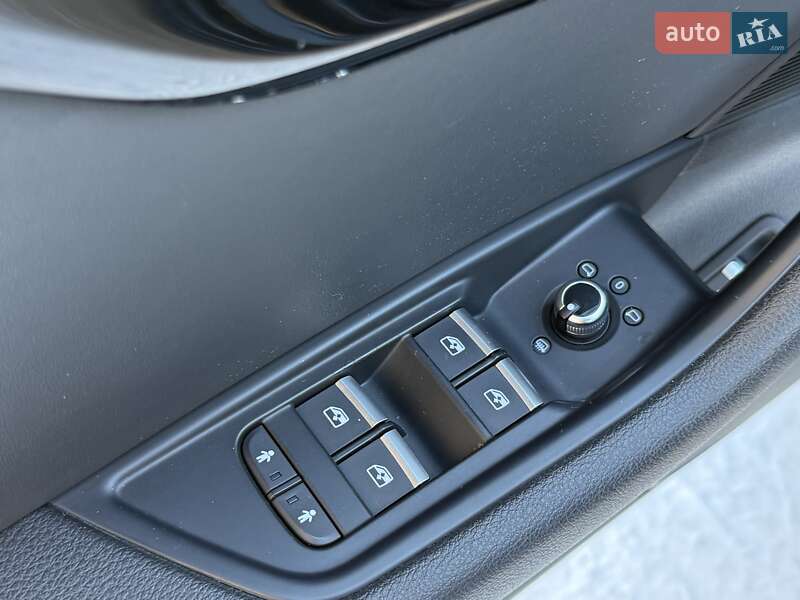 Седан Audi A4 2016 в Рівному