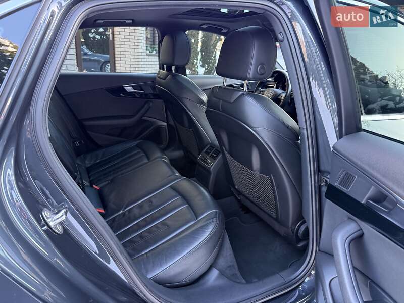 Седан Audi A4 2016 в Рівному