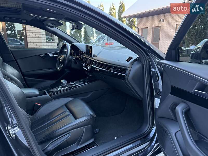 Седан Audi A4 2016 в Рівному