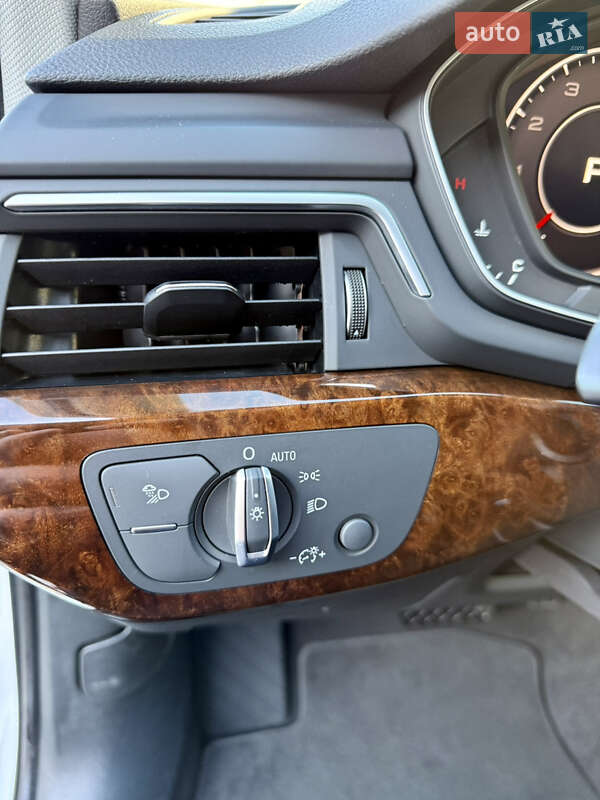 Седан Audi A4 2019 в Львове