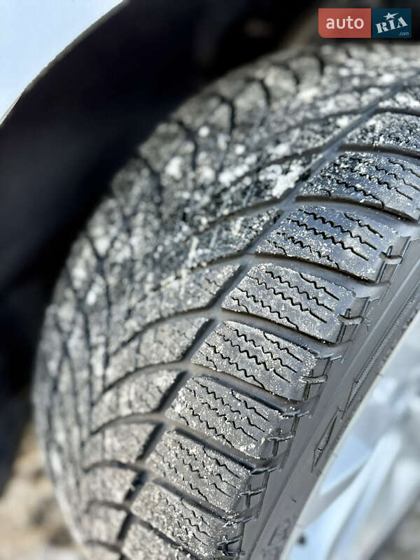 Седан Audi A4 2019 в Львове