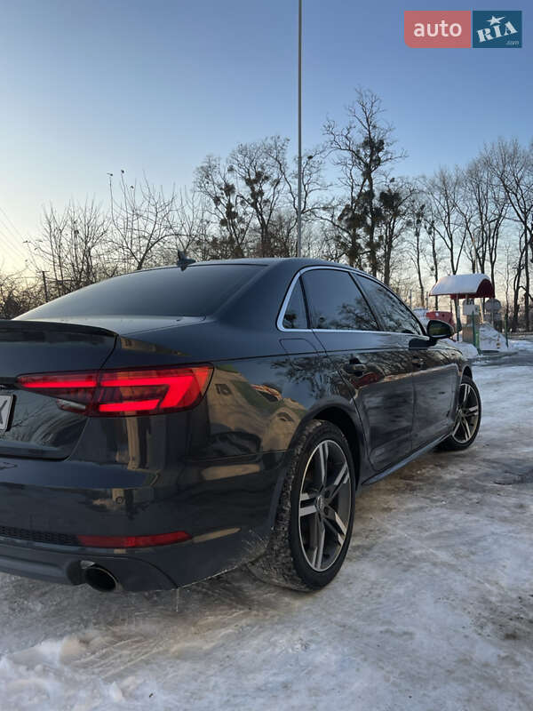 Седан Audi A4 2016 в Пустомитах