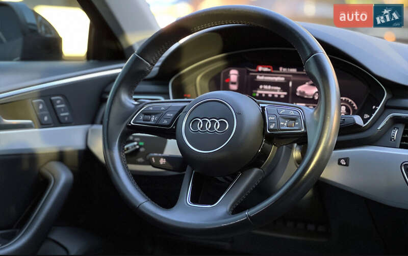 Седан Audi A4 2016 в Пустомитах