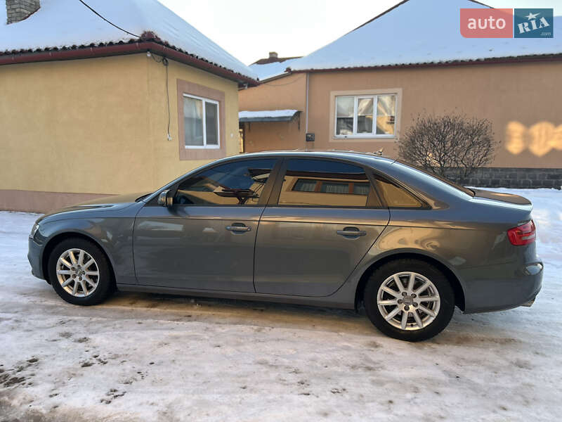 Седан Audi A4 2014 в Мукачевому