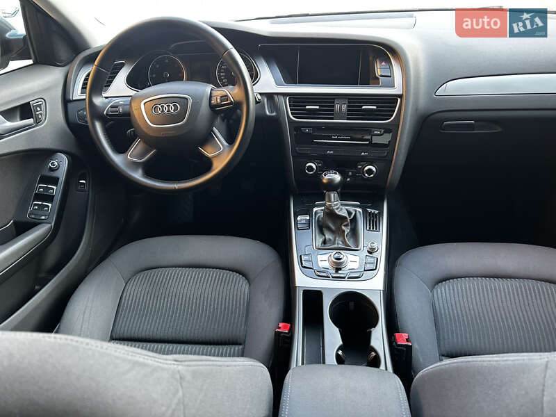 Седан Audi A4 2014 в Мукачевому