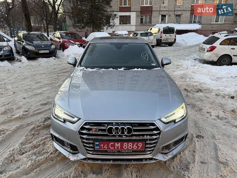 Седан Audi A4 2018 в Львові