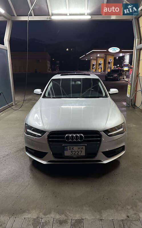 Седан Audi A4 2013 в Сарнах