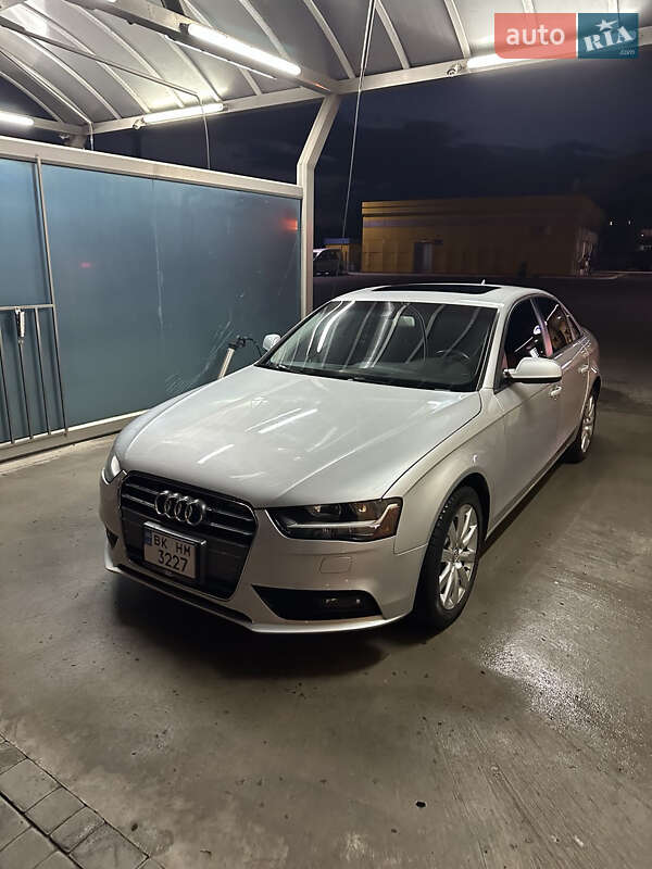 Седан Audi A4 2013 в Сарнах