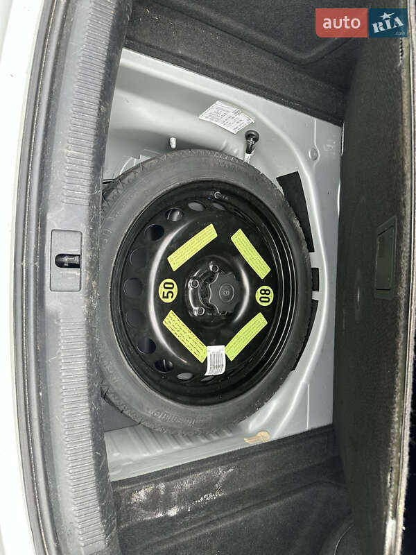 Седан Audi A4 2013 в Сарнах