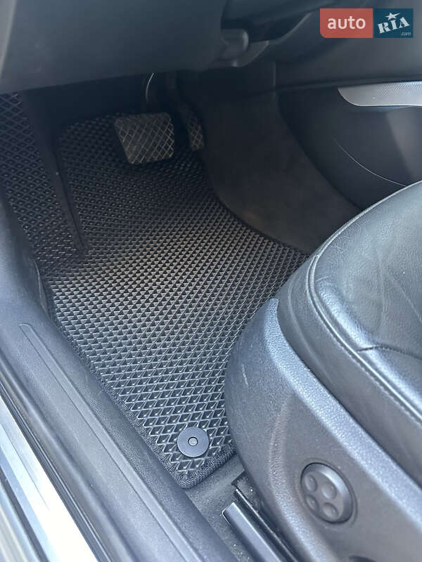 Седан Audi A4 2013 в Сарнах