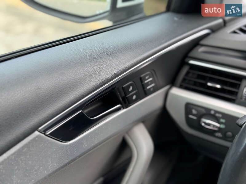 Седан Audi A4 2018 в Одессе
