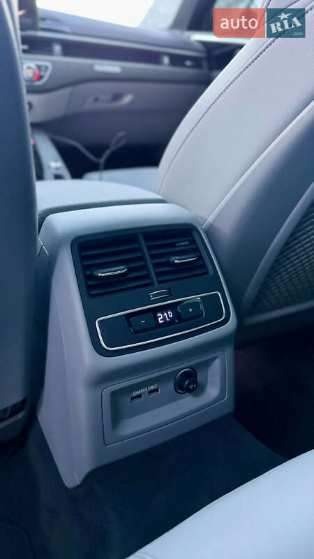 Седан Audi A4 2020 в Львове