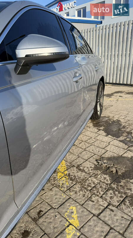 Седан Audi A4 2018 в Львові