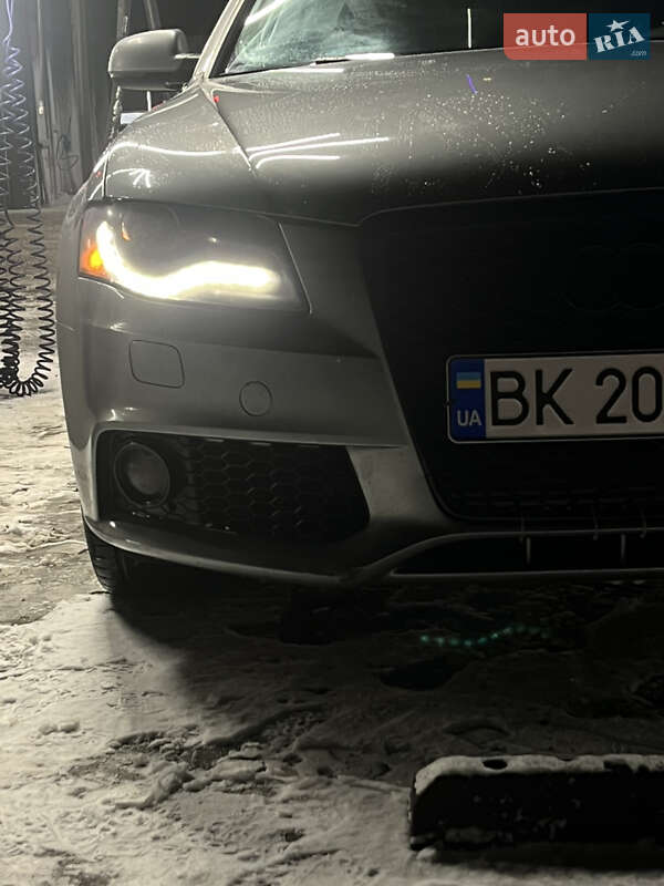 Седан Audi A4 2011 в Ровно