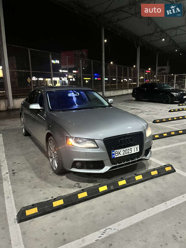 Седан Audi A4 2011 в Ровно