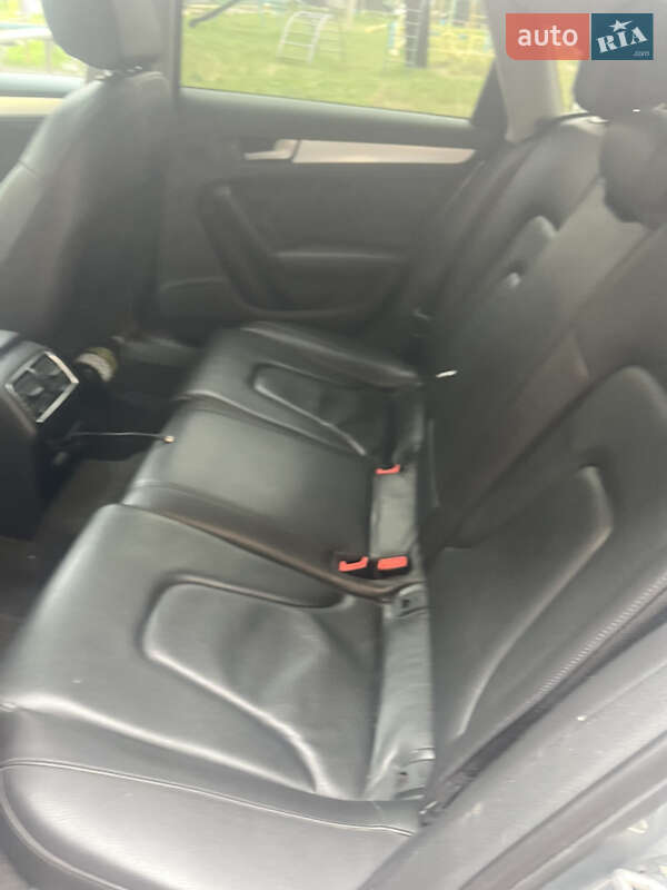 Седан Audi A4 2011 в Ровно