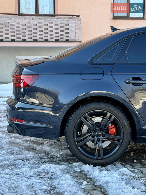Седан Audi A4 2016 в Ужгороде