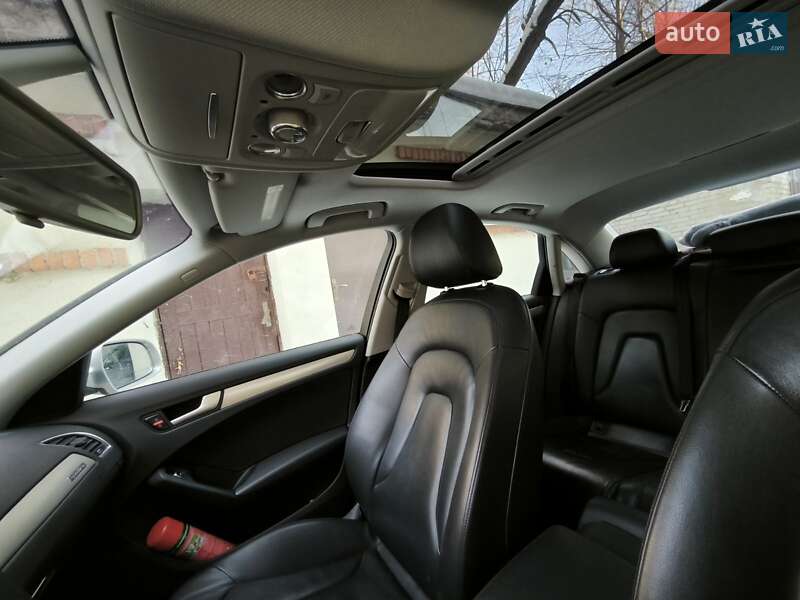 Седан Audi A4 2014 в Львові